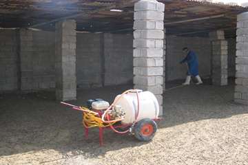 سمپاشي اماكن دامي شهرستان رامهرمز