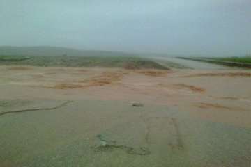 نجات نیروهای دامپزشکی گرفتار در سیلاب اندیکا 