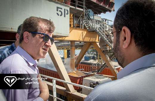 بازدید معاون بهداشتی و پیشگیری سازمان دامپزشکی کشور از فرآیند تخلیه و نگهداری نهاده‌های دامی وارداتی در بندر امام خمینی (ره) در استان خوزستان