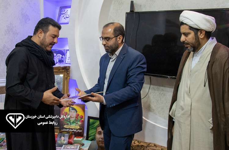 تجدید میثاق با آرمان‌های شهدا در دیدار مدیرکل دامپزشکی خوزستان با خانواده معزز شهید سید رضا سید حسینی